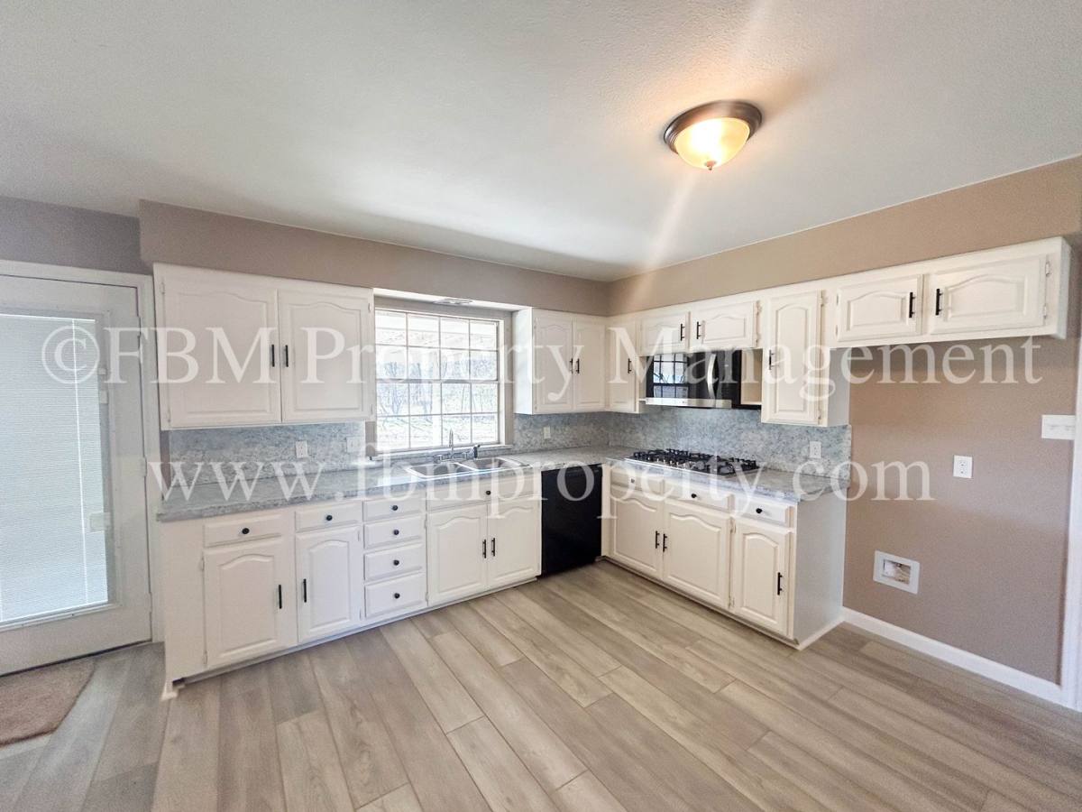 House for rent at 1005 Sunset Dr, Ennis, TX 75119