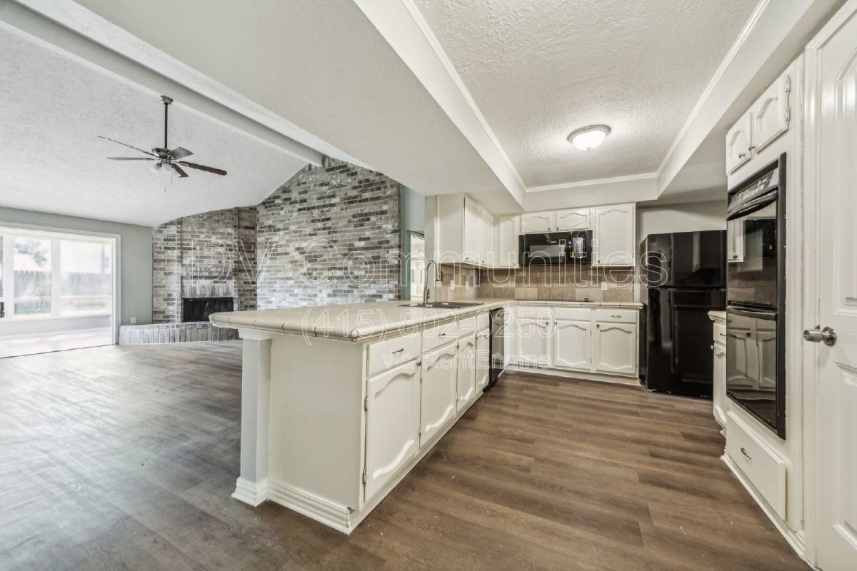 House for rent at 809 Willow Creek Dr, La Porte, TX 77571