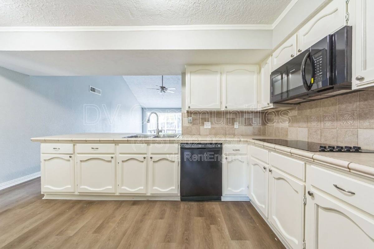 House for rent at 809 Willow Creek Dr, La Porte, TX 77571