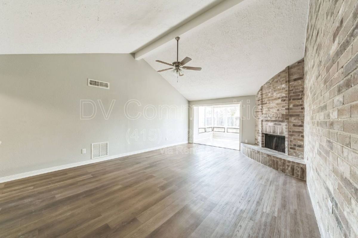 House for rent at 809 Willow Creek Dr, La Porte, TX 77571