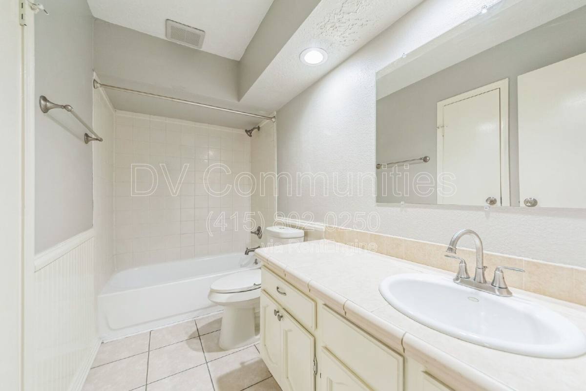 House for rent at 809 Willow Creek Dr, La Porte, TX 77571