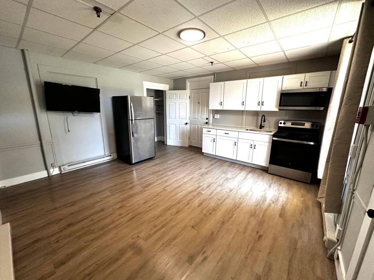 Apartment for rent at 539 Pine St, Manchester, NH 03104