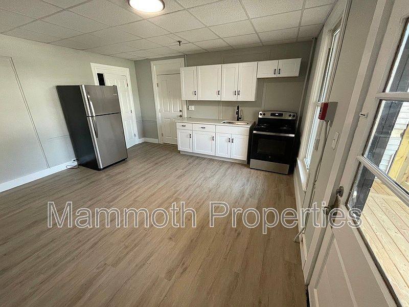 Apartment for rent at 539 Pine St, Manchester, NH 03104