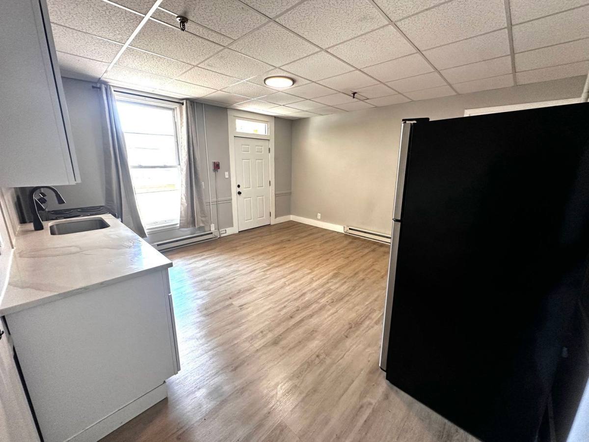 Apartment for rent at 539 Pine St, Manchester, NH 03104