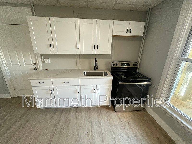 Apartment for rent at 539 Pine St, Manchester, NH 03104