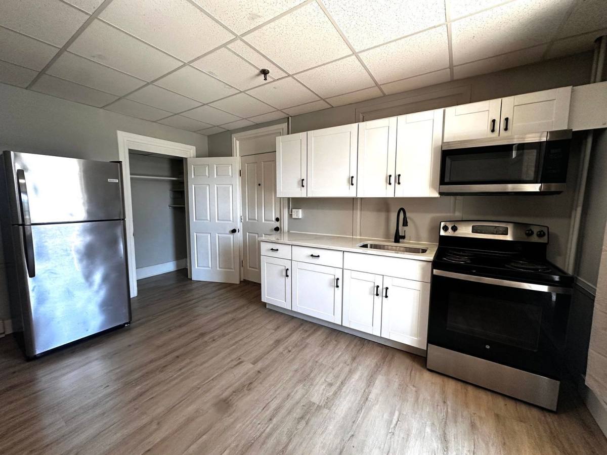 Apartment for rent at 539 Pine St, Manchester, NH 03104
