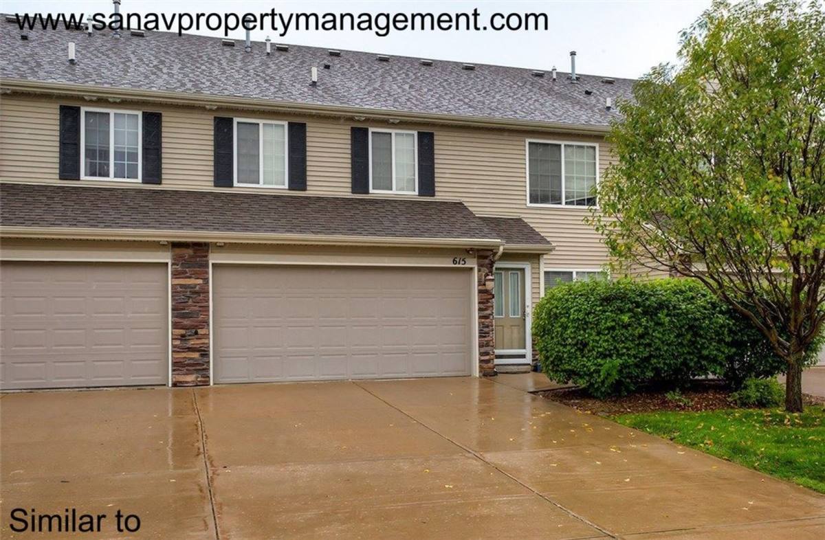 Townhouse for rent at 615 87th St, West Des Moines, IA 50266