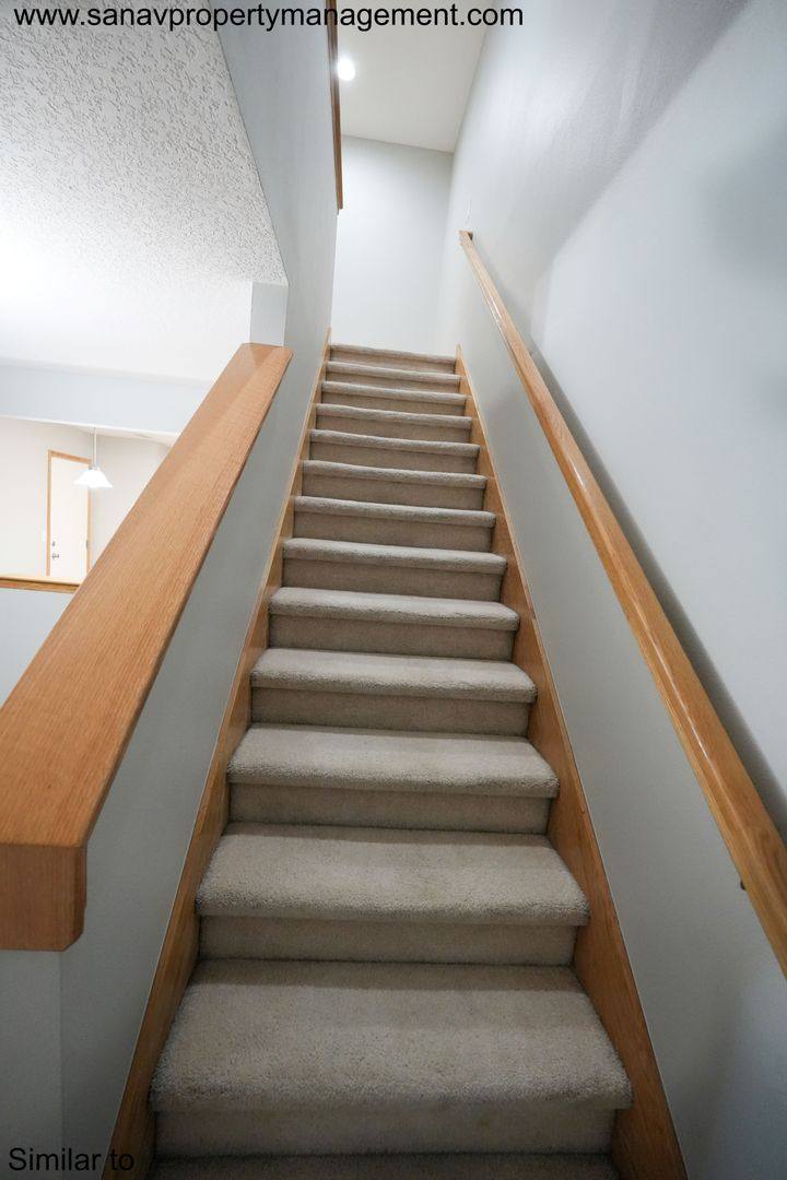 Townhouse for rent at 615 87th St, West Des Moines, IA 50266