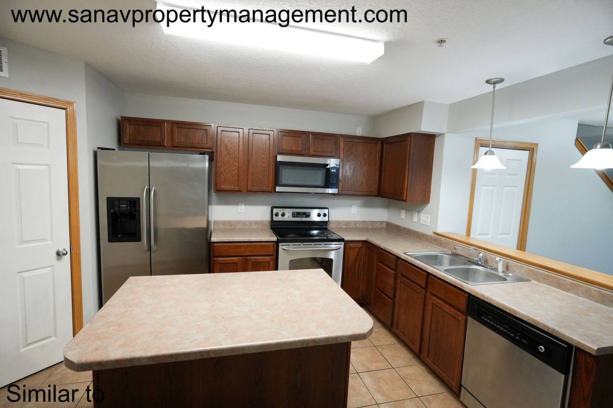 Townhouse for rent at 615 87th St, West Des Moines, IA 50266