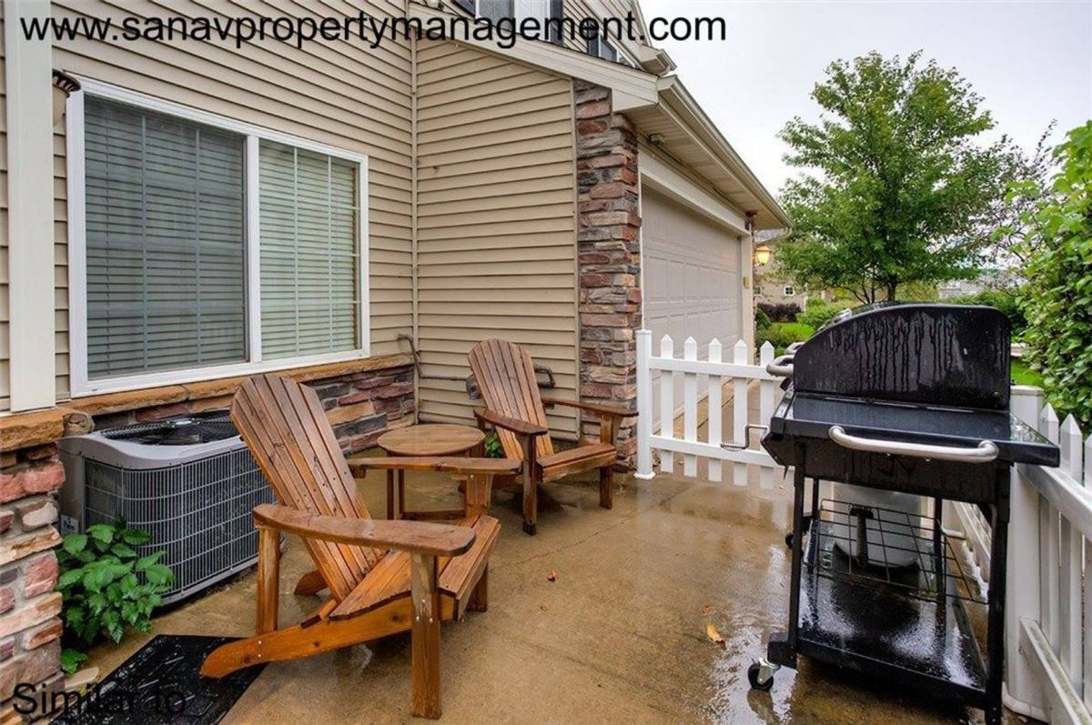 Townhouse for rent at 615 87th St, West Des Moines, IA 50266