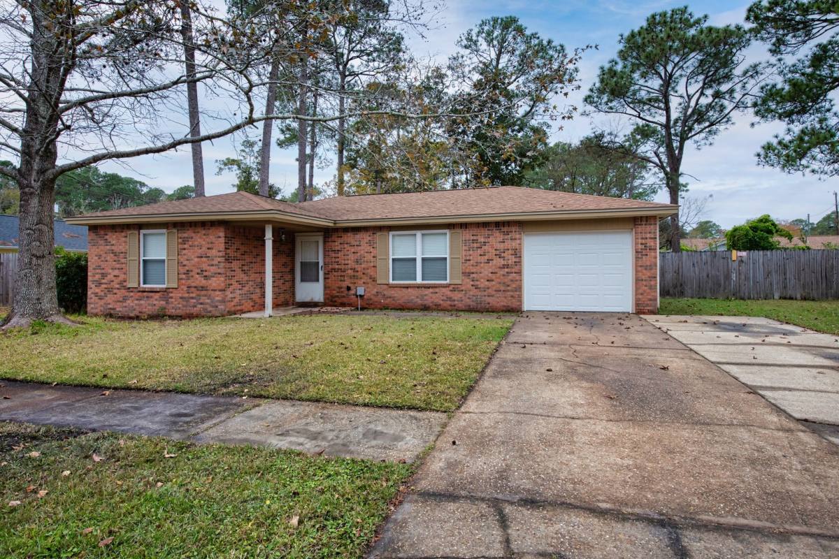 House for rent at 823 Meadow Lane, Fort Walton Beach, FL 32547