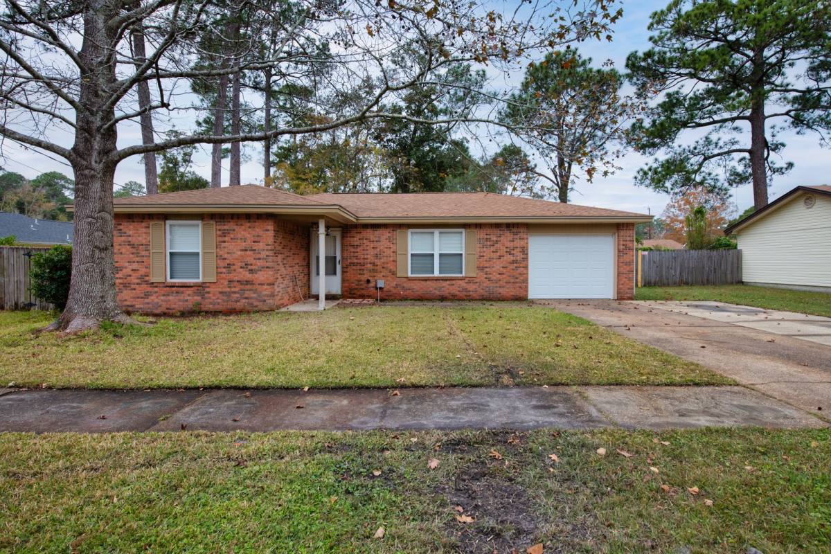 House for rent at 823 Meadow Lane, Fort Walton Beach, FL 32547