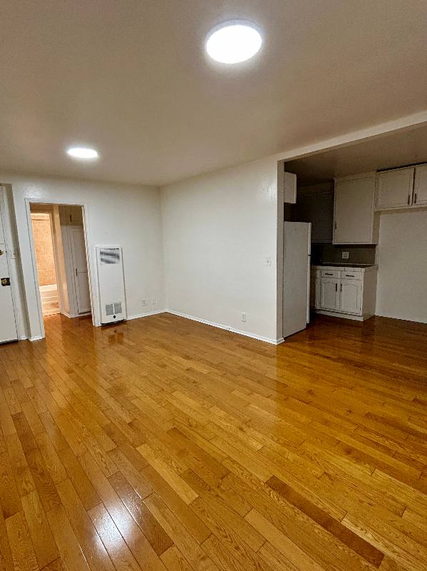 Apartment for rent at 1737 N Sycamore Ave #211, Los Angeles, CA 90028