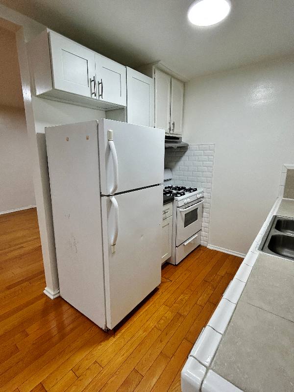 Apartment for rent at 1737 N Sycamore Ave #211, Los Angeles, CA 90028