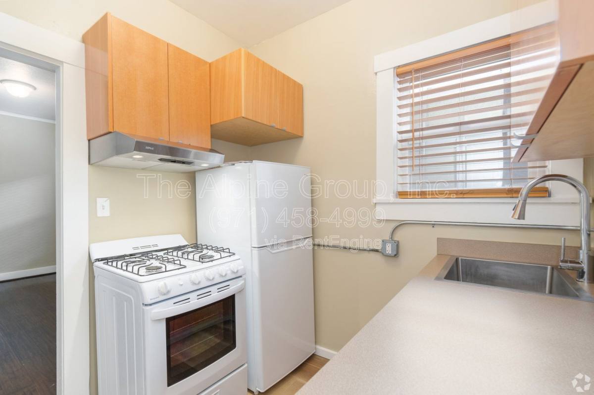 Apartment for rent at 2256 NW Overton St #6, Portland, OR 97210