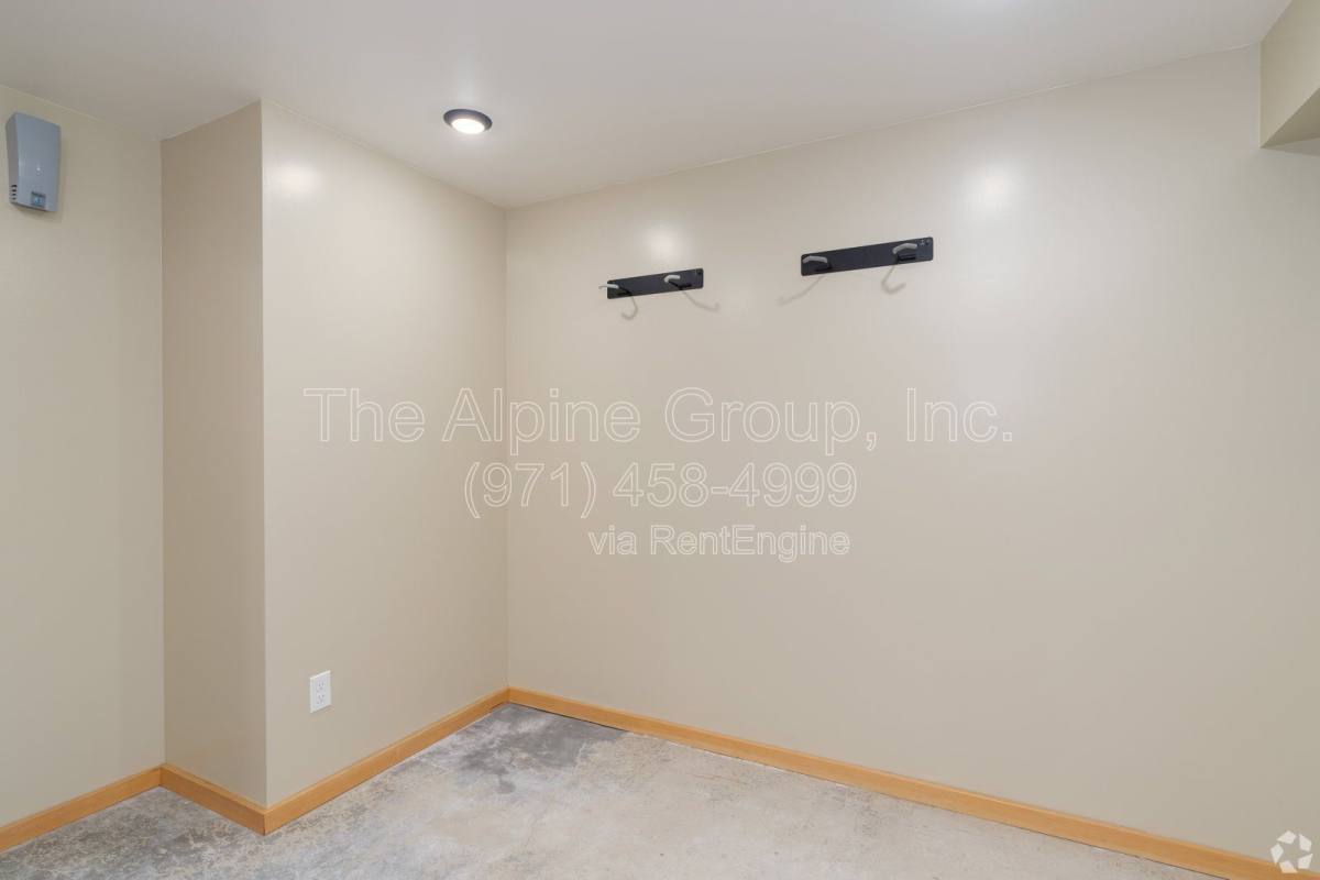 Apartment for rent at 2256 NW Overton St #6, Portland, OR 97210