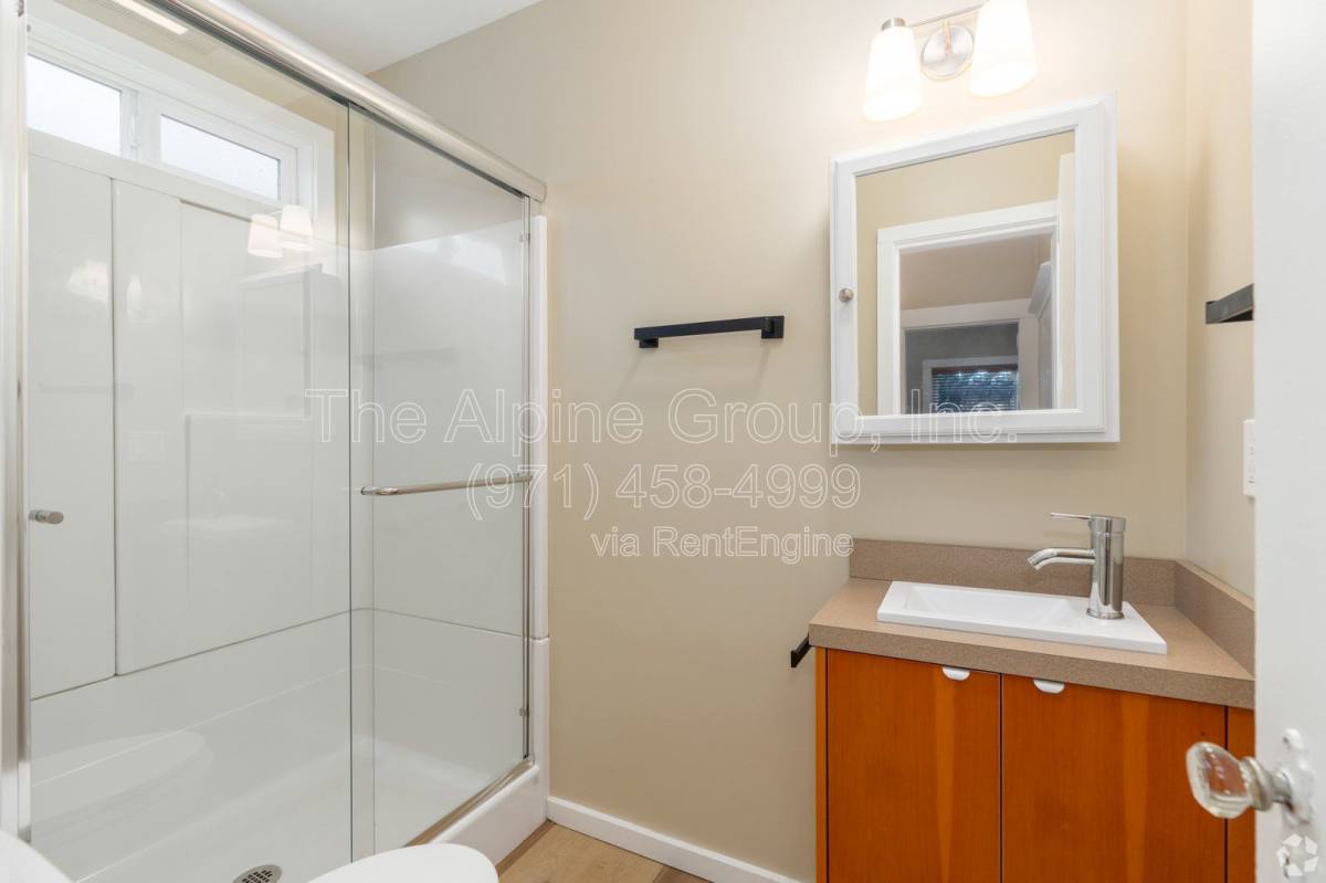 Apartment for rent at 2256 NW Overton St #6, Portland, OR 97210