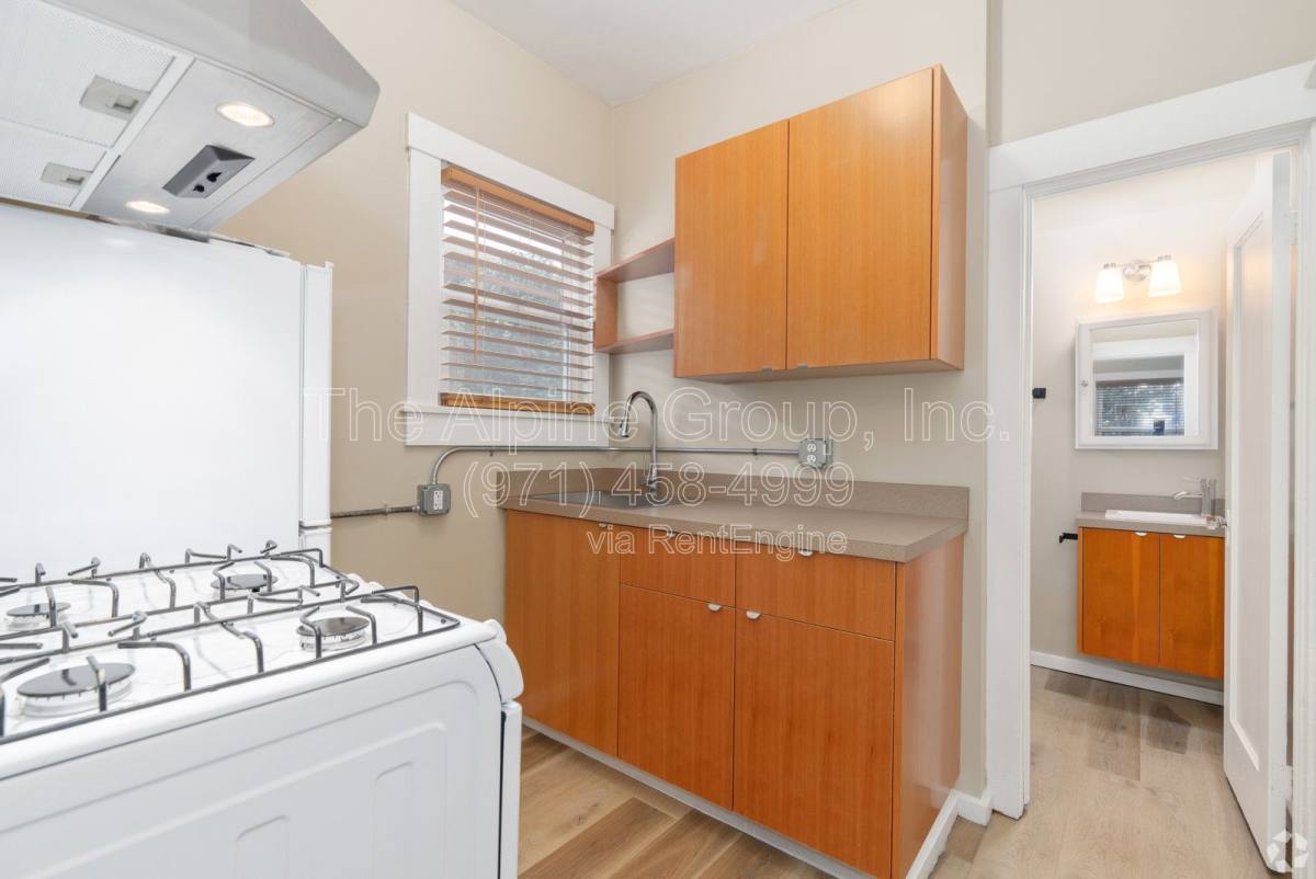 Apartment for rent at 2256 NW Overton St #6, Portland, OR 97210
