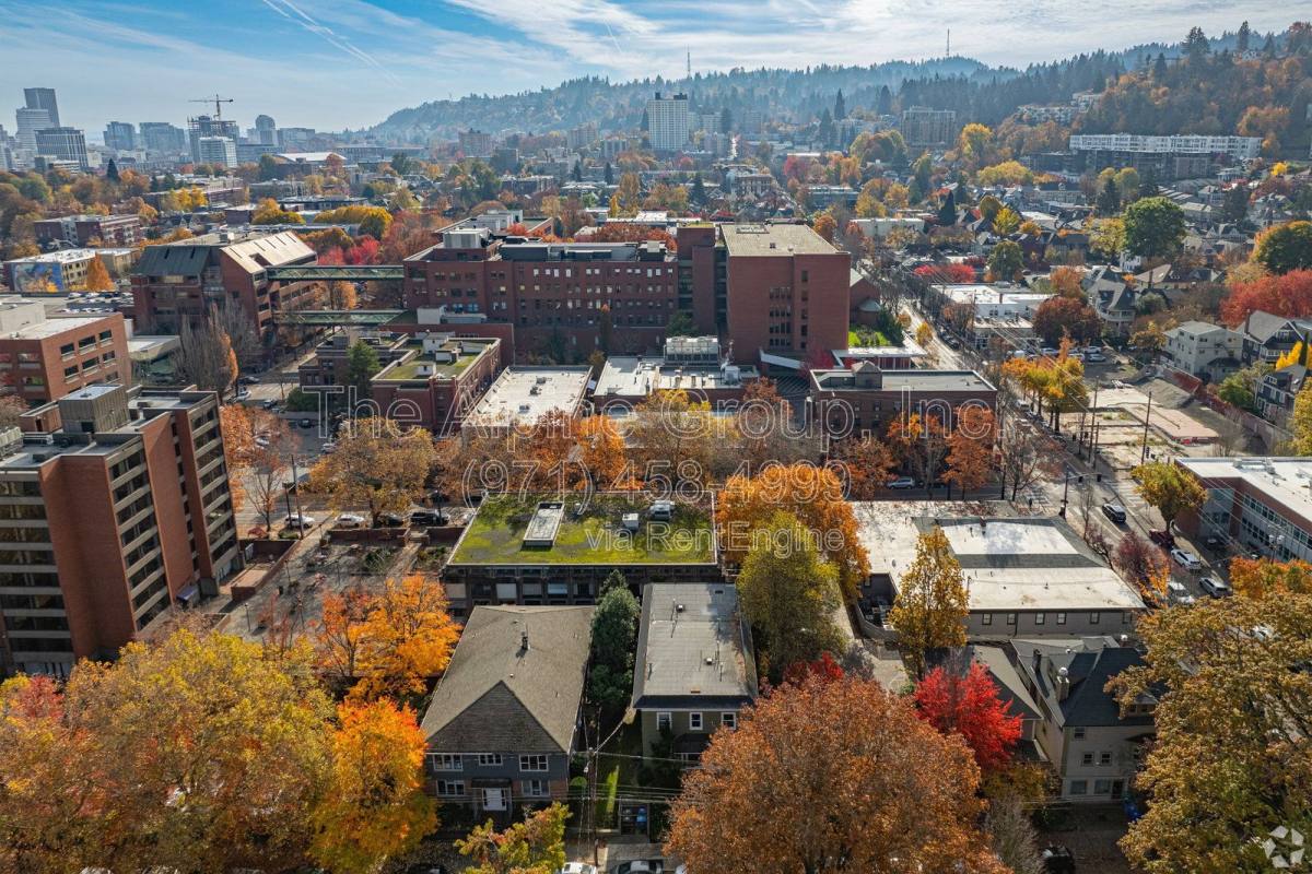 Apartment for rent at 2256 NW Overton St #6, Portland, OR 97210