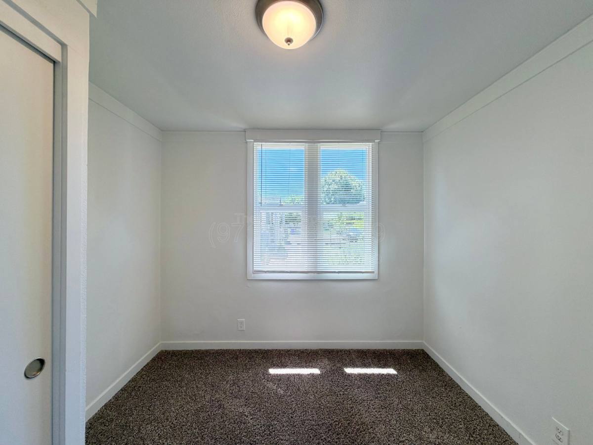 Apartment for rent at 5821 SE Knapp St #4, Portland, OR 97206