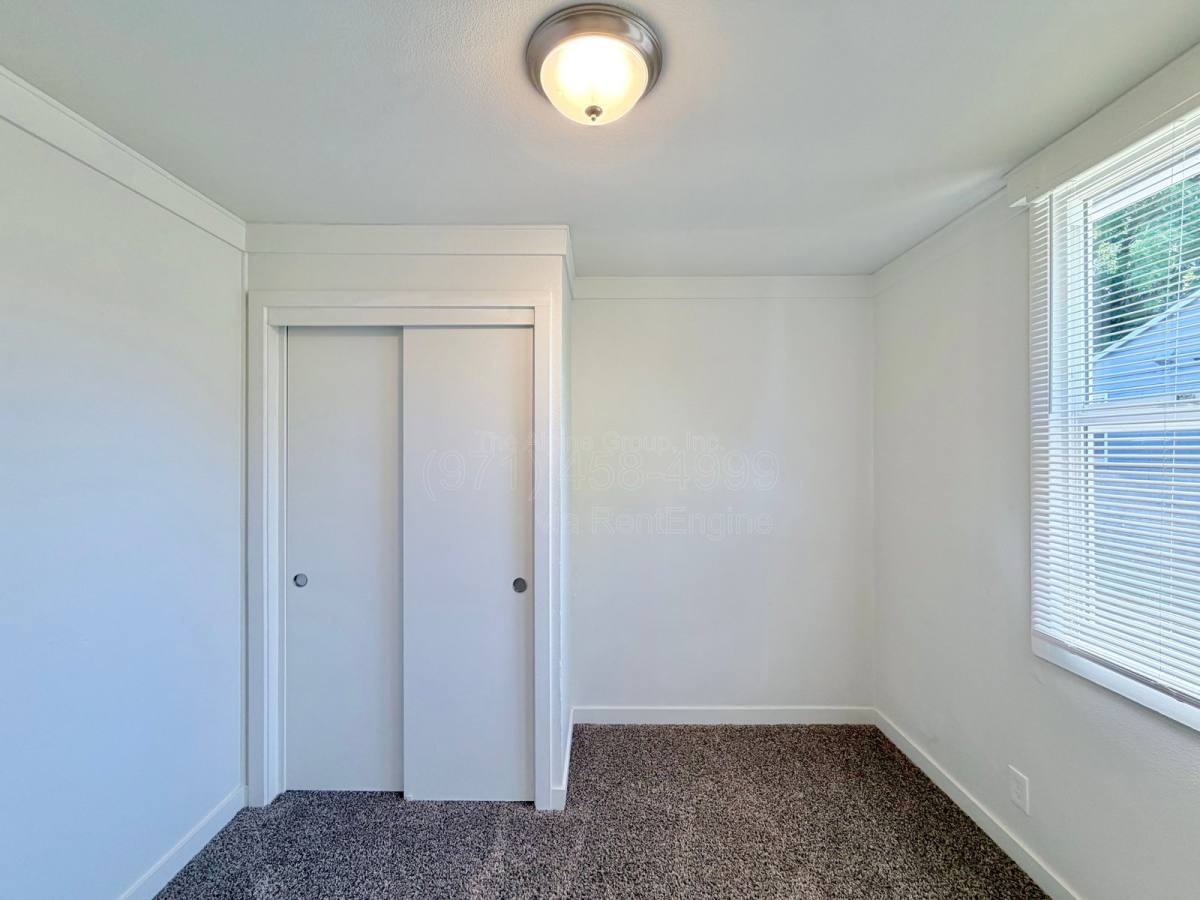 Apartment for rent at 5821 SE Knapp St #4, Portland, OR 97206