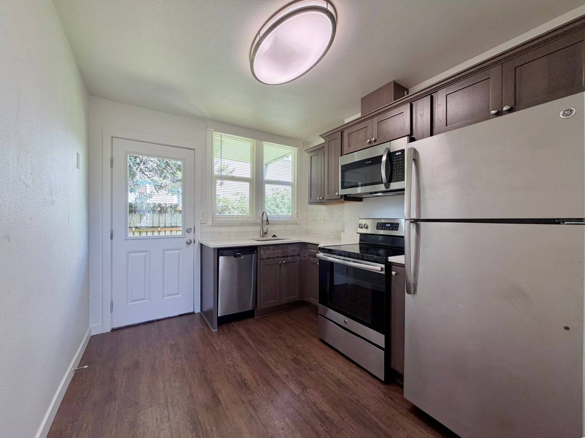 Apartment for rent at 5821 SE Knapp St #4, Portland, OR 97206