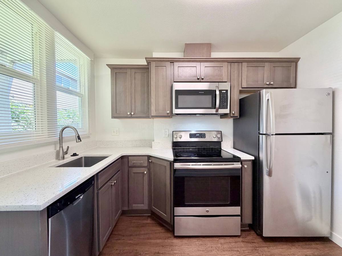 Apartment for rent at 5821 SE Knapp St #4, Portland, OR 97206