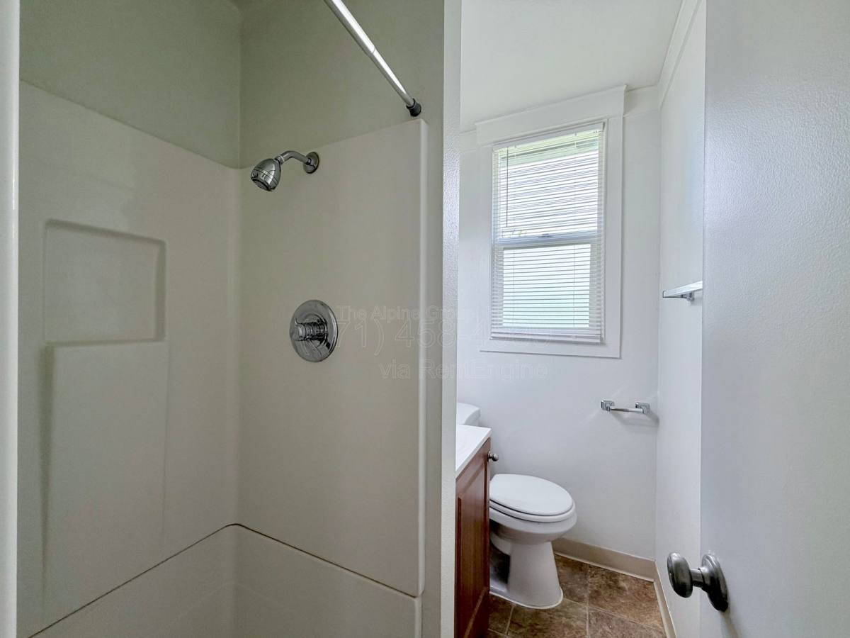 Apartment for rent at 5821 SE Knapp St #4, Portland, OR 97206