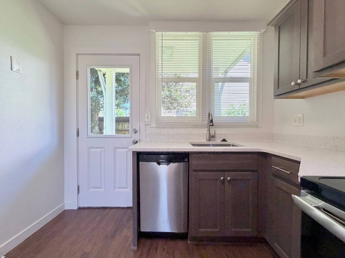 Apartment for rent at 5821 SE Knapp St #4, Portland, OR 97206