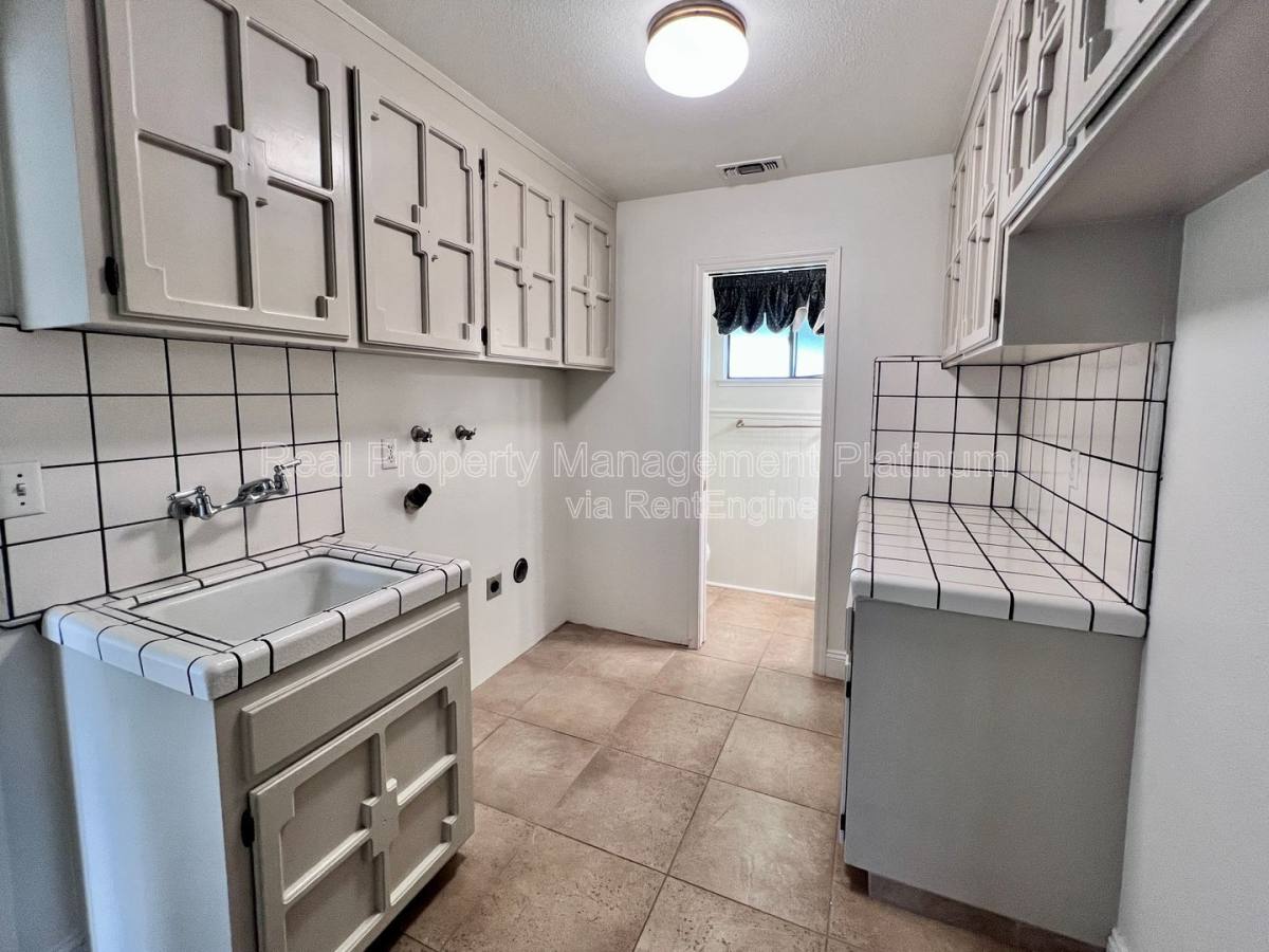 House for rent at 9193 N Fowler Ave, Clovis, CA 93619