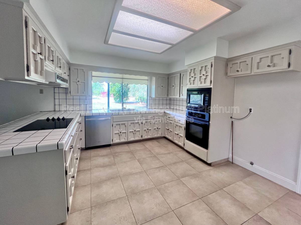 House for rent at 9193 N Fowler Ave, Clovis, CA 93619