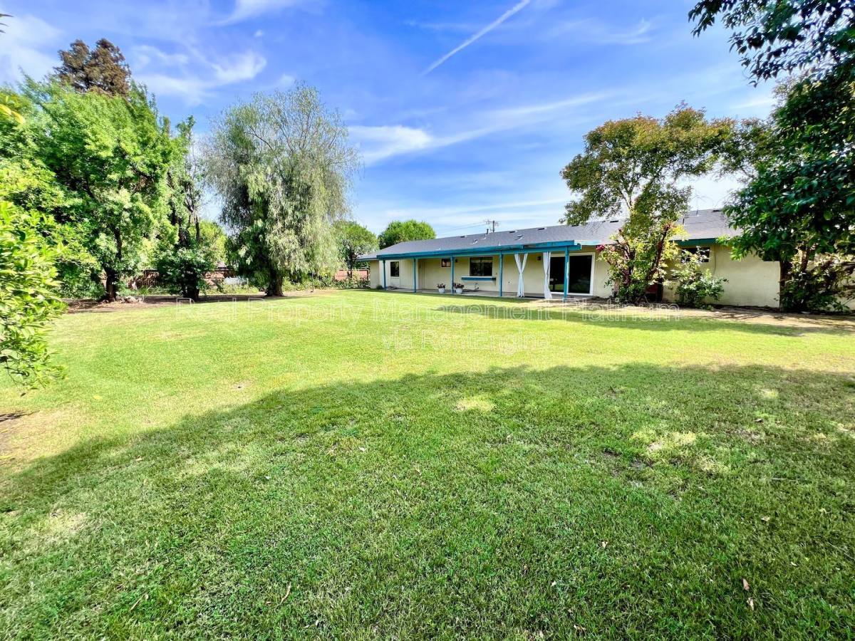 House for rent at 9193 N Fowler Ave, Clovis, CA 93619