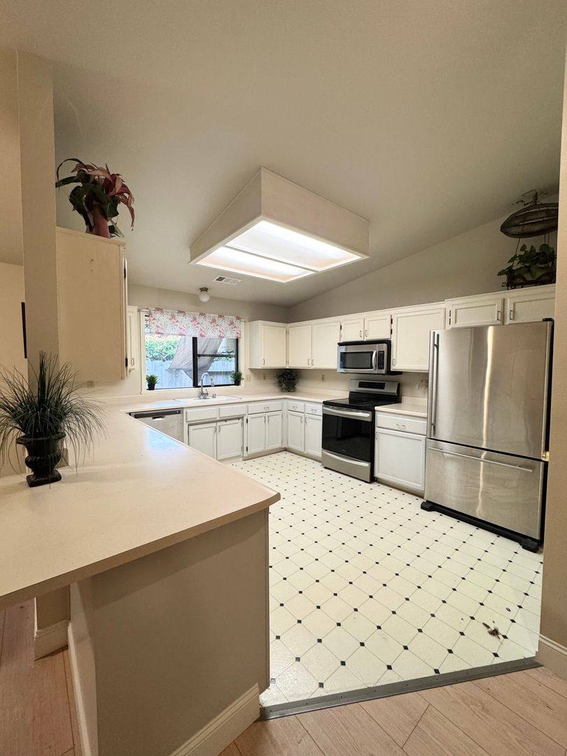 House for rent at 565 Monet Walk, Redding, CA 96001
