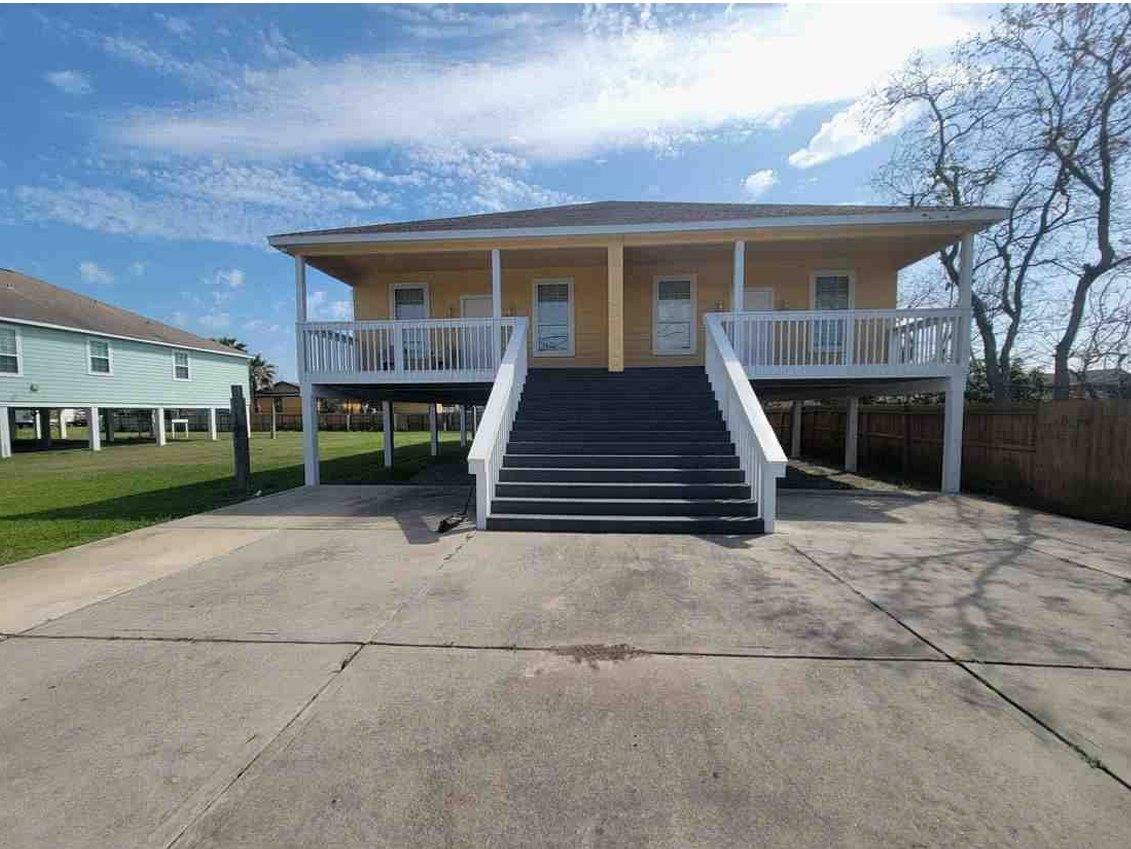 House for rent at 535 12th St, Dickinson, TX 77539