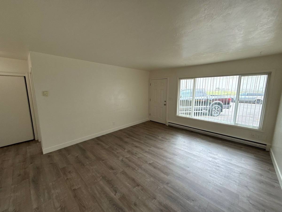 Apartment for rent at 1835 Beach Ave NE, Salem, OR 97301