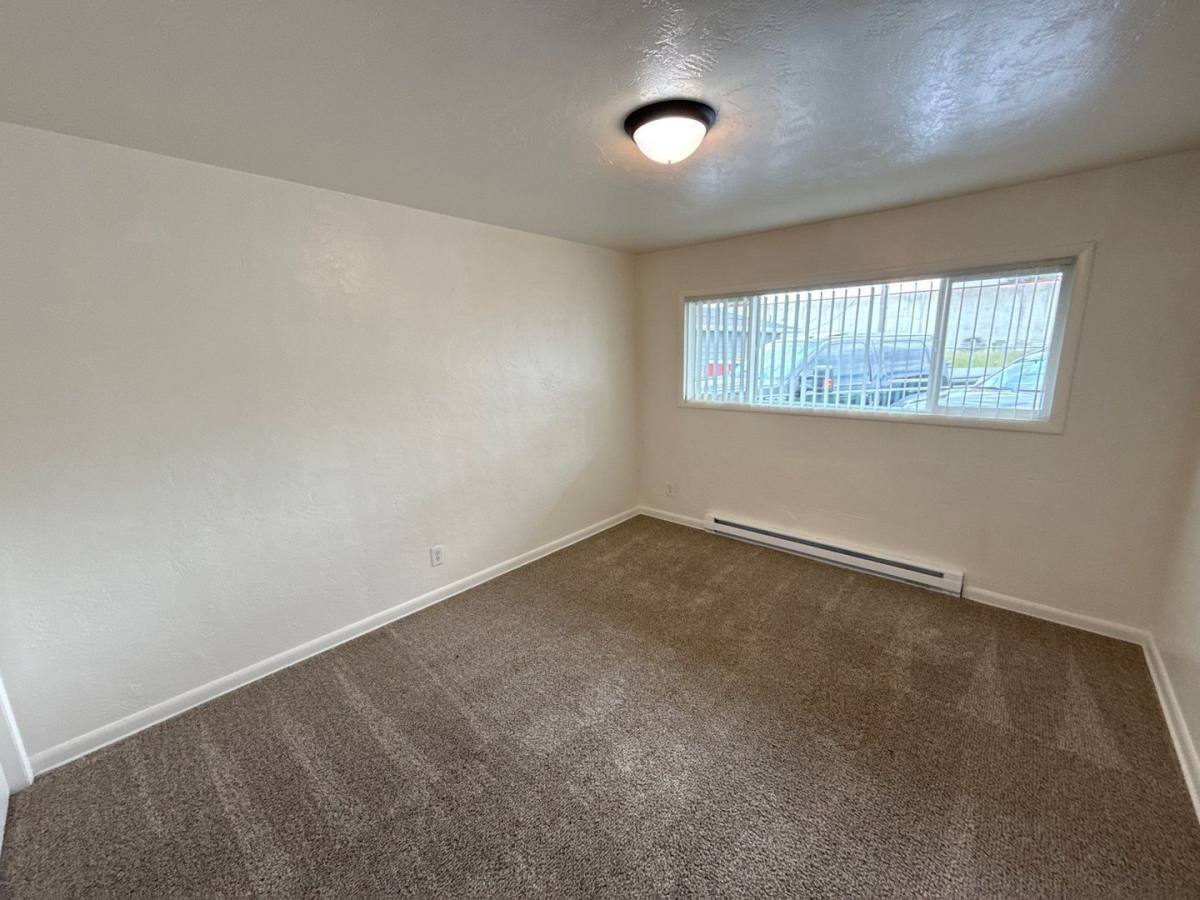 Apartment for rent at 1835 Beach Ave NE, Salem, OR 97301