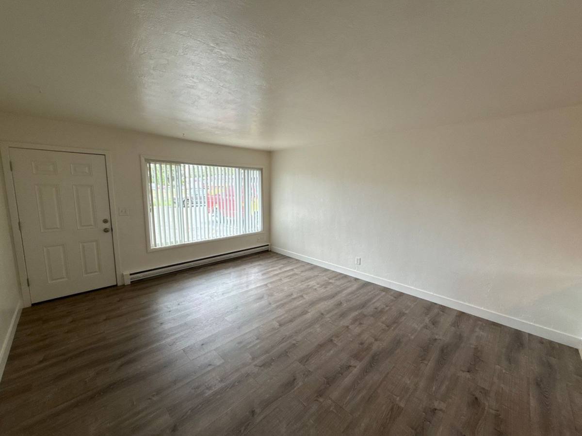 Apartment for rent at 1835 Beach Ave NE, Salem, OR 97301