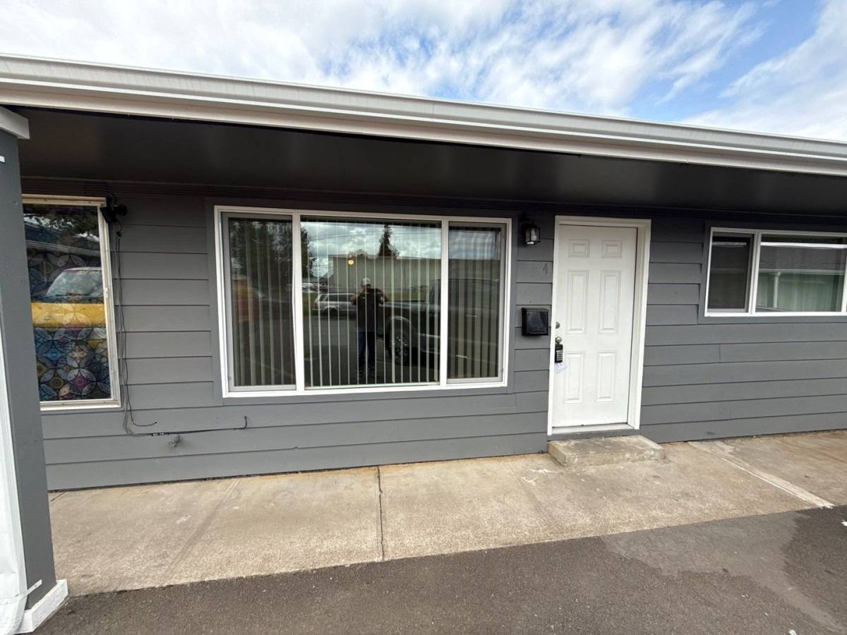 Apartment for rent at 1835 Beach Ave NE, Salem, OR 97301