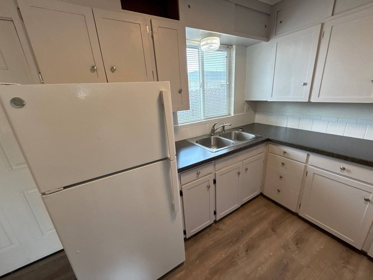 Apartment for rent at 1835 Beach Ave NE, Salem, OR 97301