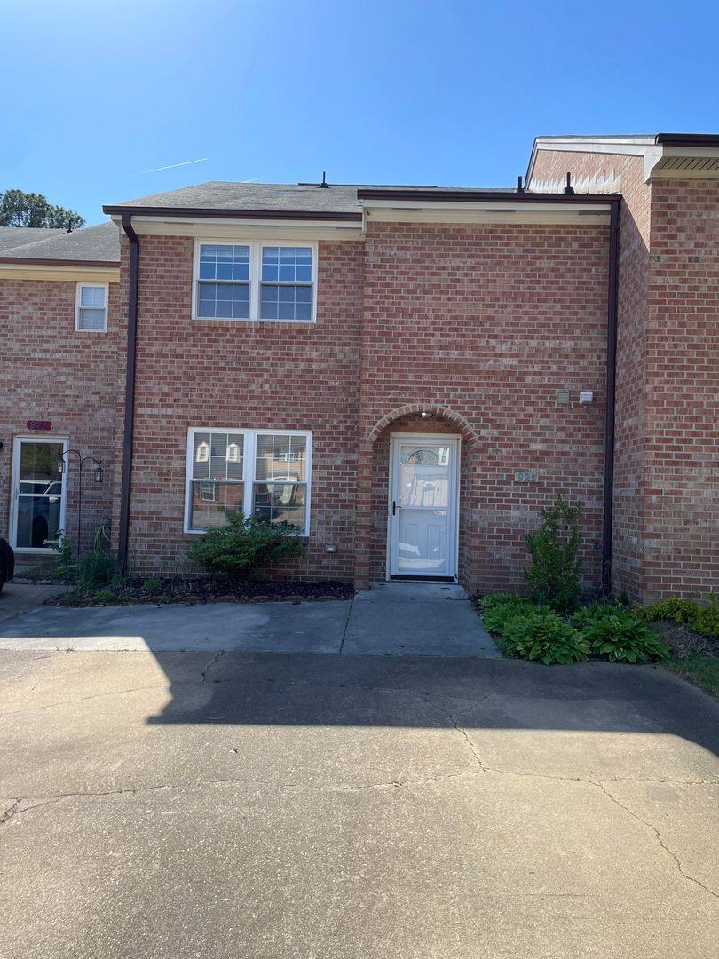 Townhouse for rent at 925 Sir Wilfred Circle, Virginia Beach, VA 23452