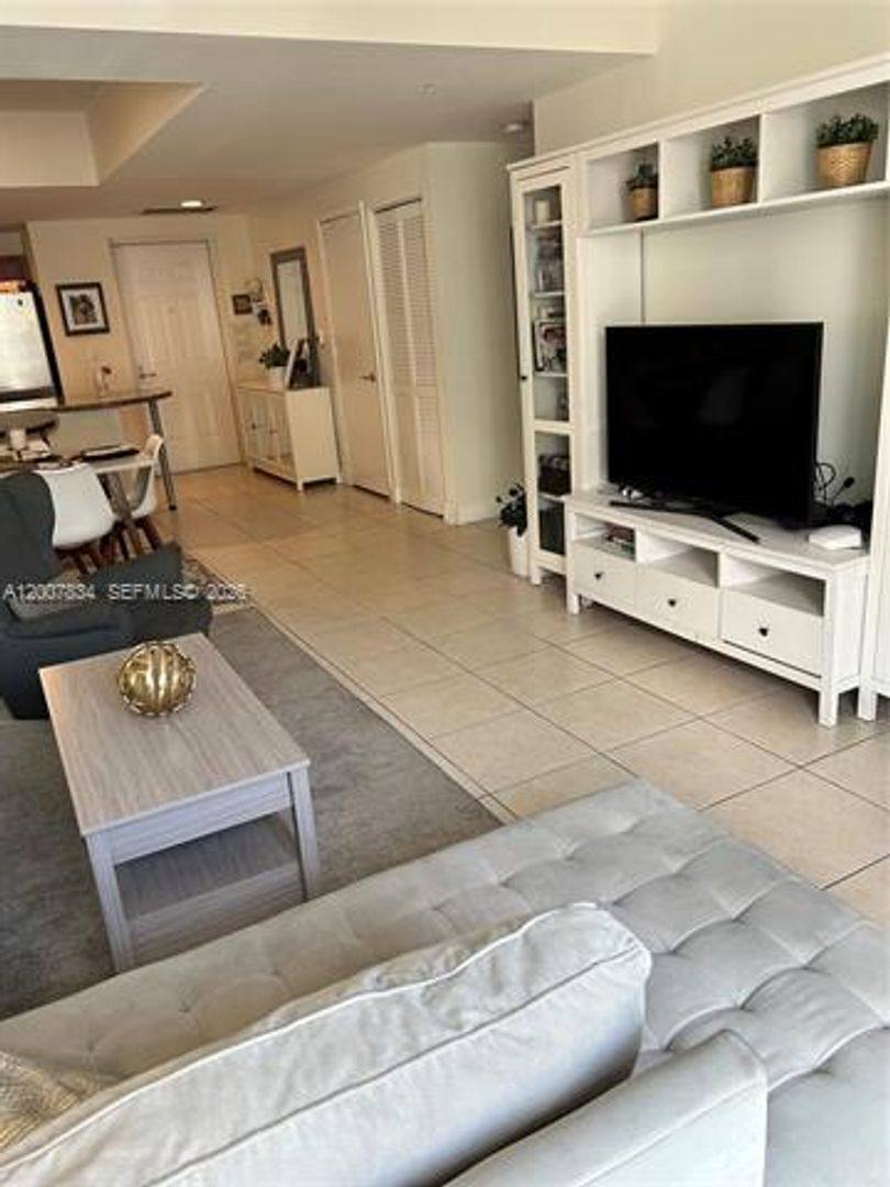 Apartment for rent at 7275 SW 90th St, Miami, FL 33156