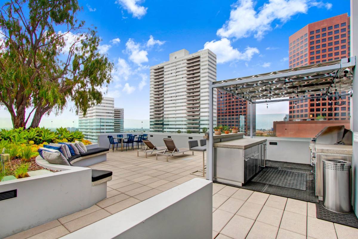 Apartment for rent at 1168 S Barrington Ave, Los Angeles, CA 90049