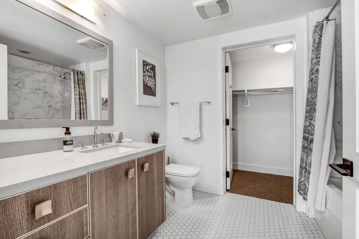 Apartment for rent at 1168 S Barrington Ave, Los Angeles, CA 90049