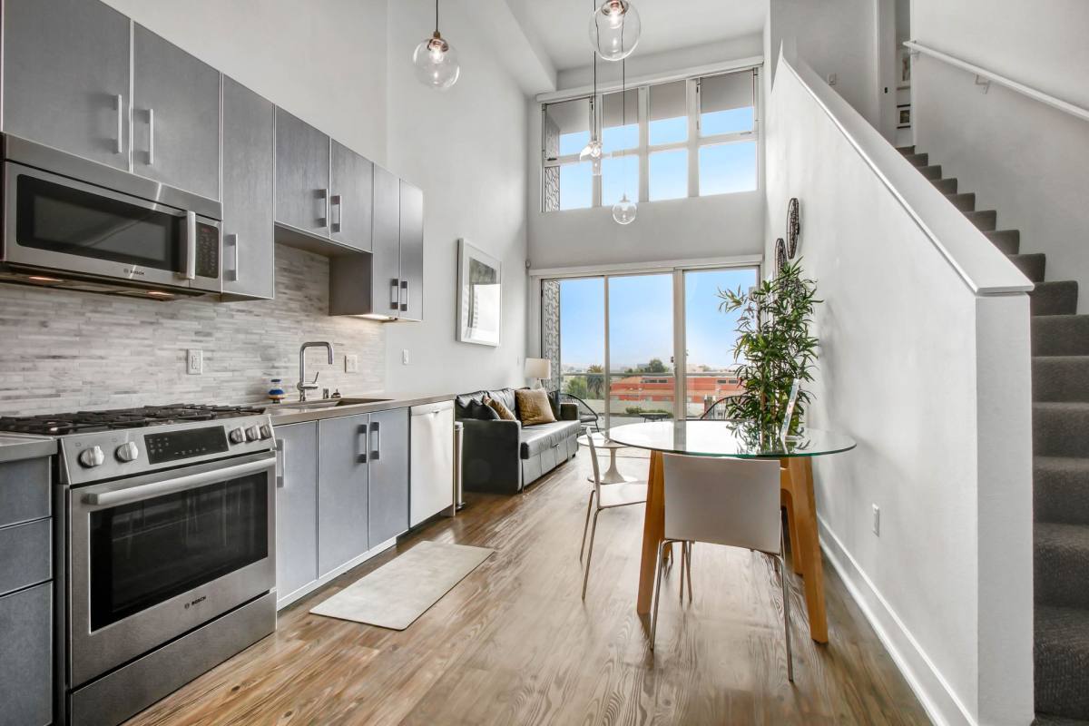 Apartment for rent at 1168 S Barrington Ave, Los Angeles, CA 90049