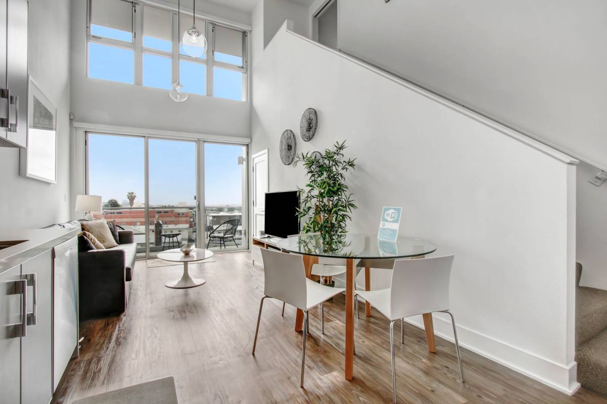 Apartment for rent at 1168 S Barrington Ave, Los Angeles, CA 90049