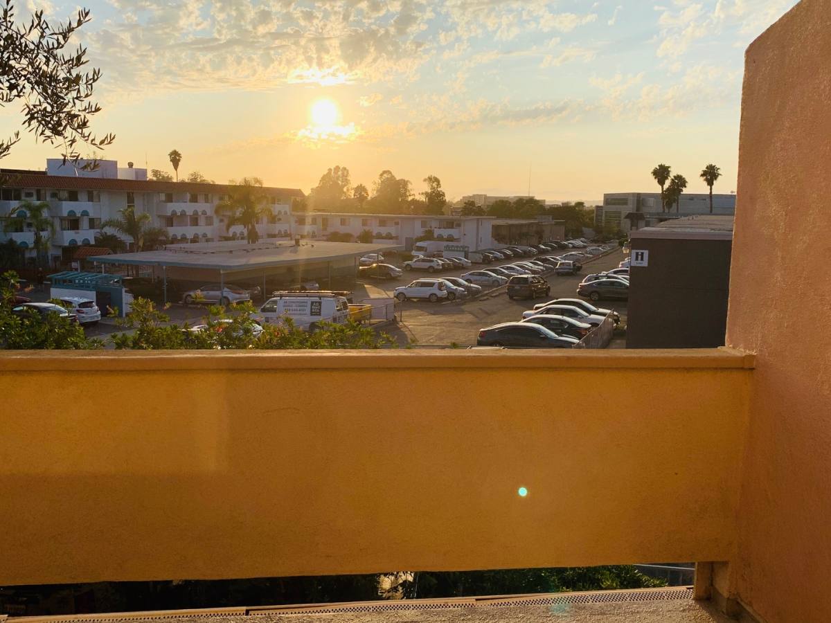 Condo for rent at 3250 Ashford St #H, San Diego, CA 92111