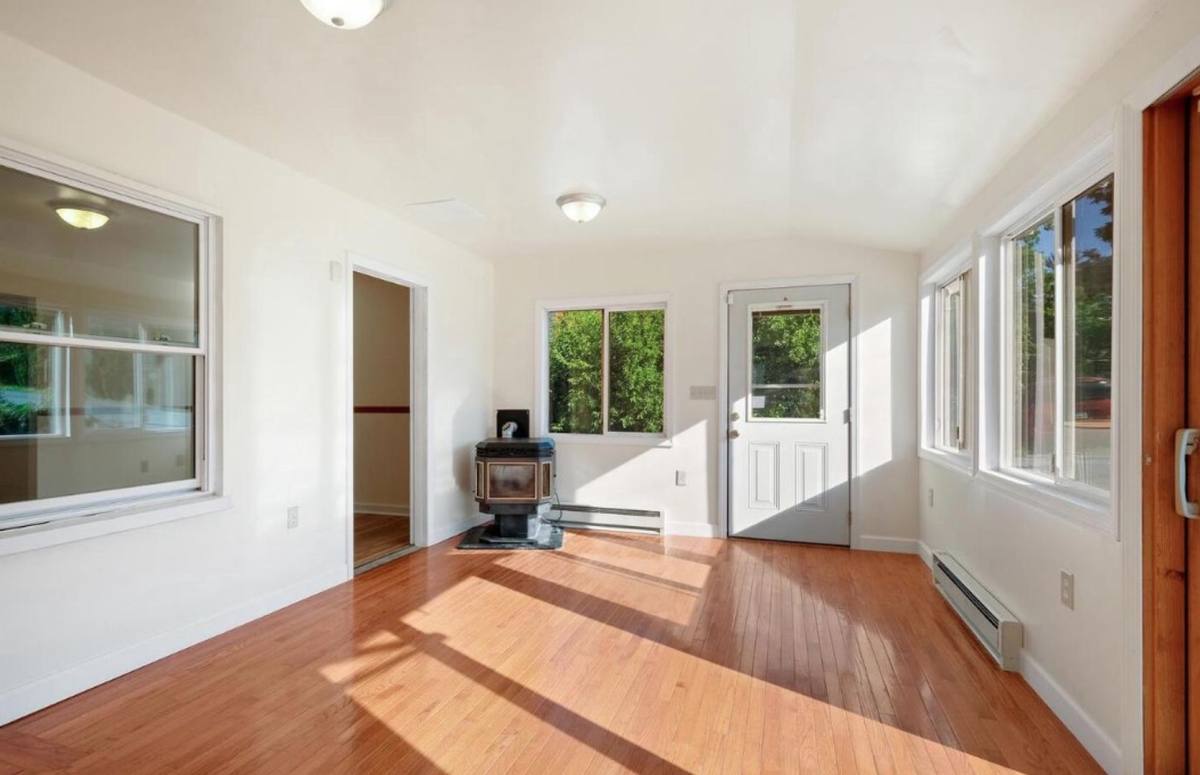 House for rent at 25 N Maple Ave, Smithsburg, MD 21783