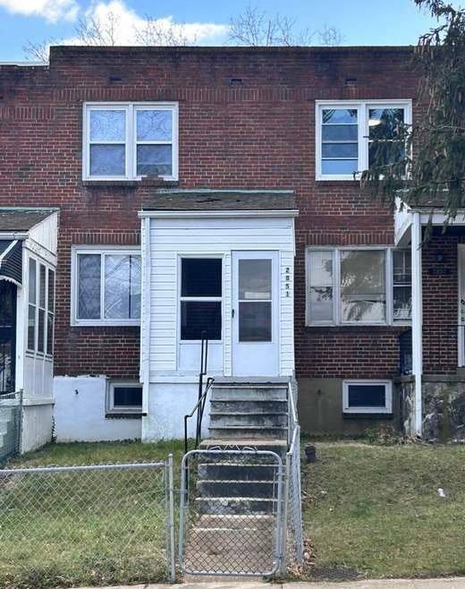 Townhouse for rent at 2851 Edgecombe Circle, Baltimore, MD 21205