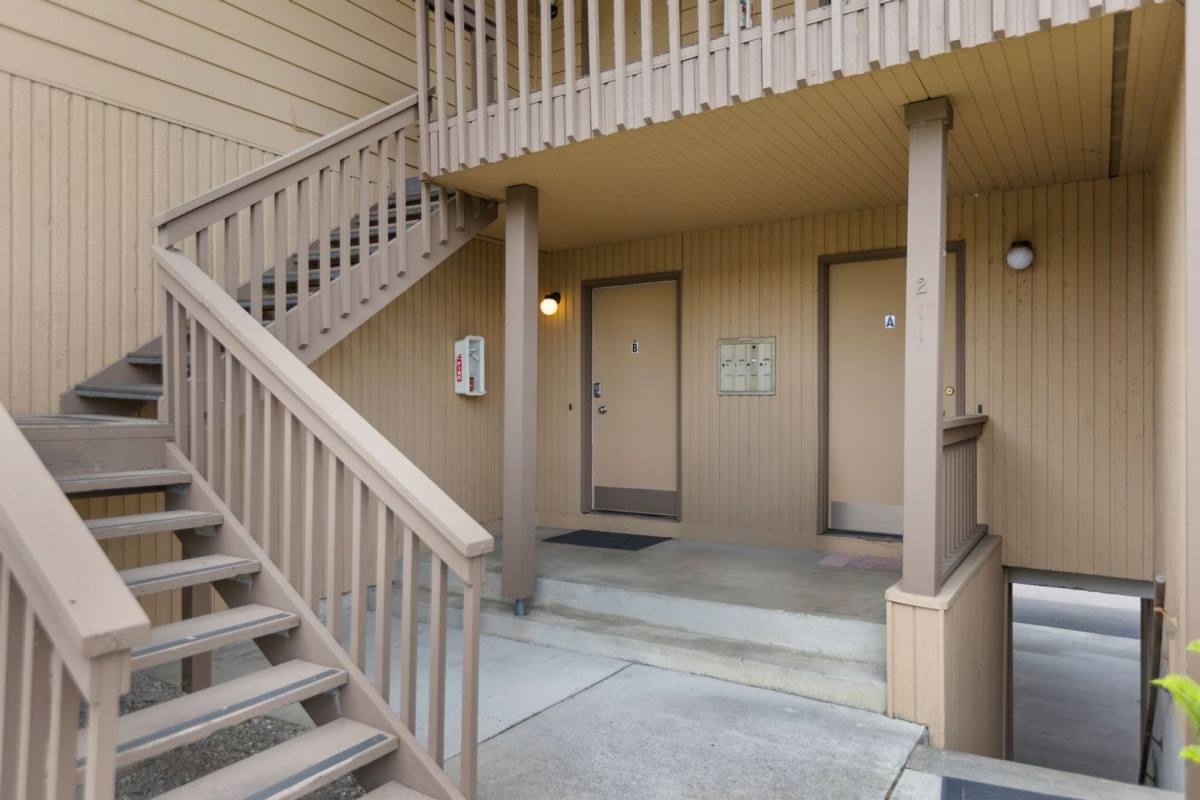 Apartment for rent at 211 3rd St S, Kirkland, WA 98033