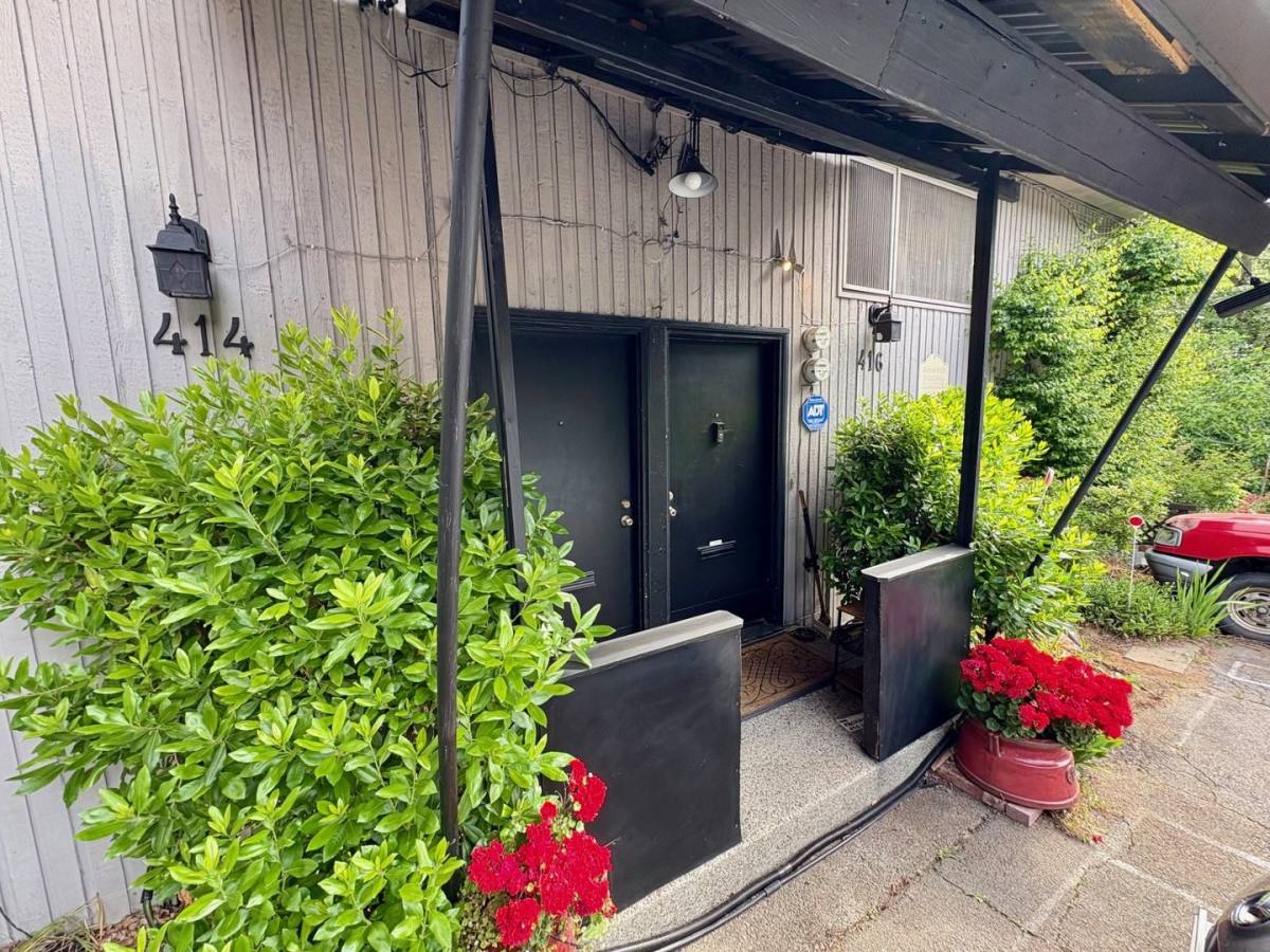 Apartment for rent at 414 Raye St, Seattle, WA 98109